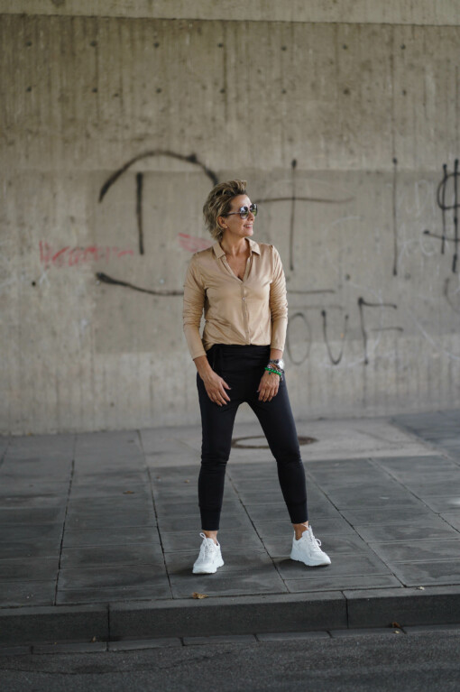 Bluse "ADALINA" alpa (ER34) /  Joggpants "SELENA" (ER04)