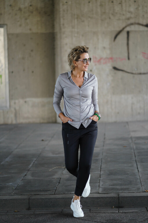 Bluse "ADALINA" micro grey (ER34) /  Joggpants "SELENA" (ER04)