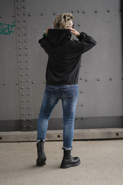 Kapuzenpulli "LINNETT" black (HL10) / Jeans "RAFAELA" - dark blue (H65)