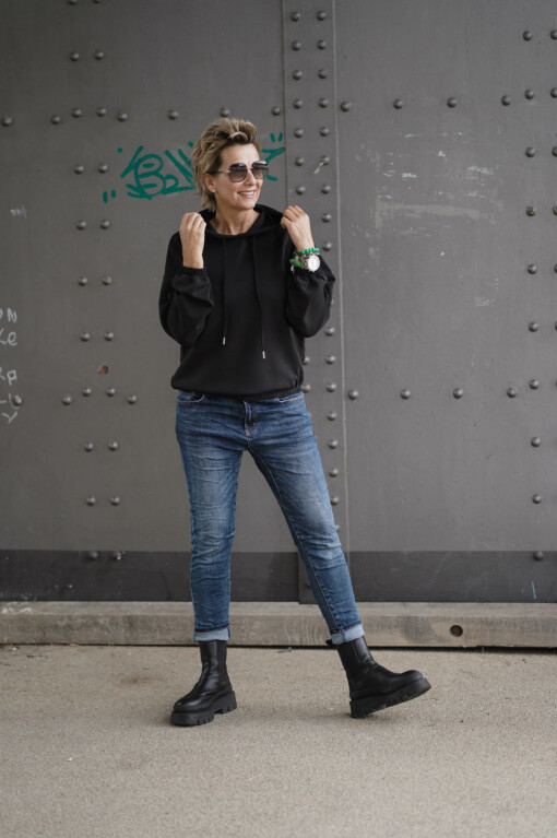 Kapuzenpulli "LINNETT" black (HL10) / Jeans "RAFAELA" - dark blue (H65)