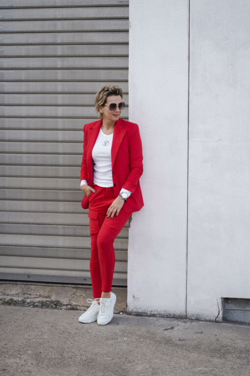 Elastische "CARGO"- Hose - red (PI05) / Shirt "ASTRID" white/black (PI18) / BLazer "MALDIRA" red (PI85)