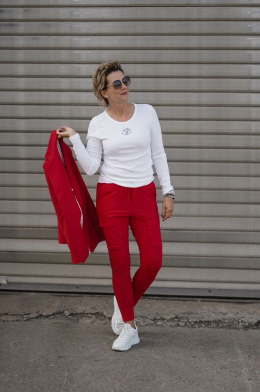 Elastische "CARGO"- Hose - red (PI05) / Shirt "ASTRID" white/black (PI18) / BLazer "MALDIRA" red (PI85)