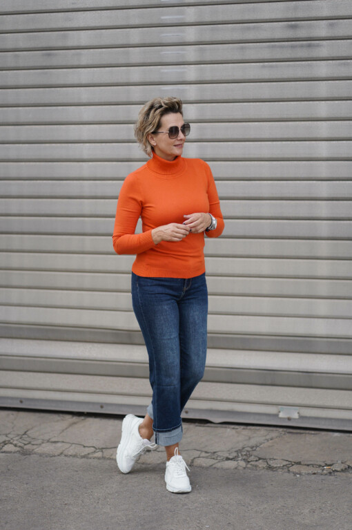 Jeans "ELFI" jeansblau (H20) / Feinstrickpulli "KAISA" orange (GW206)