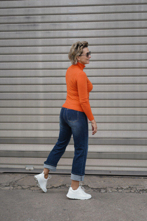 Jeans "ELFI" jeansblau (H20) / Feinstrickpulli "KAISA" orange (GW206)