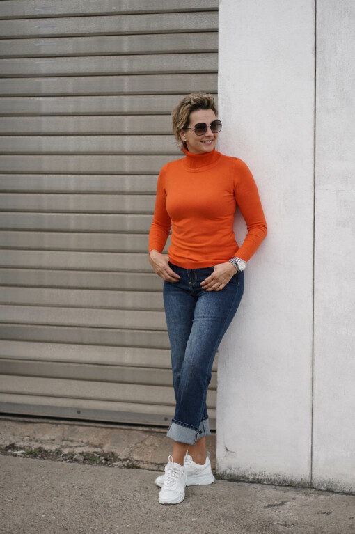 Jeans "ELFI" jeansblau (H20) / Feinstrickpulli "KAISA" orange (GW206)