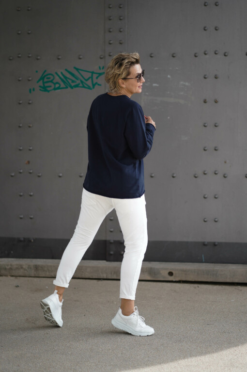 Soft Sweater "POLLY" navy/ecru (PI52) / Joggerhose “PRISKA” cremeweiss (FJ)