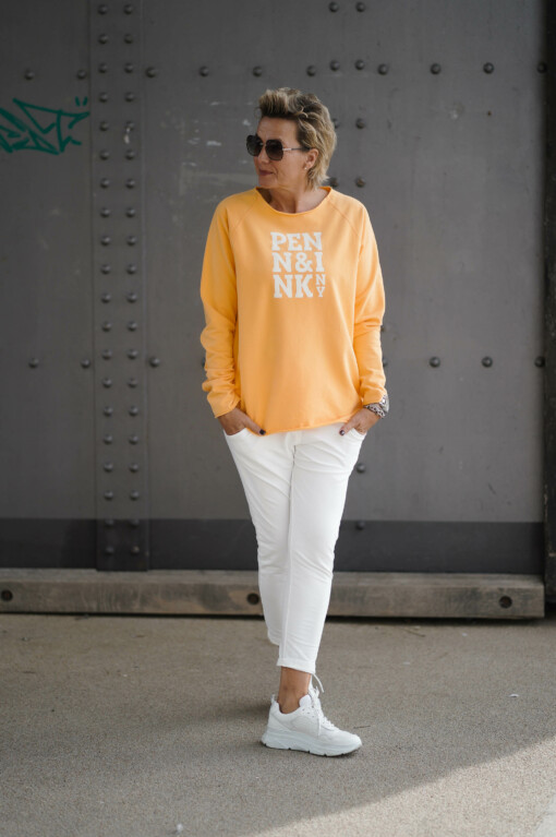 Soft Sweater "POLLY" orange/ecru (PI52) / Joggerhose “PRISKA” cremeweiss (FJ)