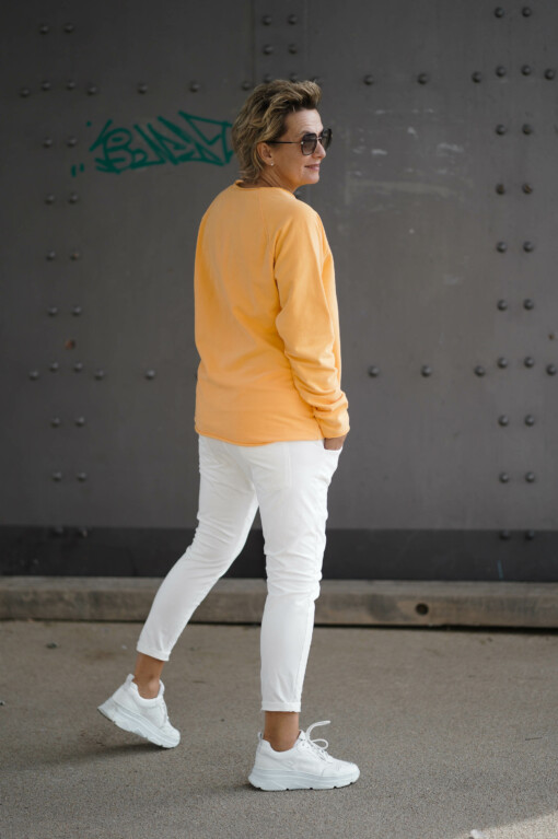 Soft Sweater "POLLY" orange/ecru (PI52) / Joggerhose “PRISKA” cremeweiss (FJ)
