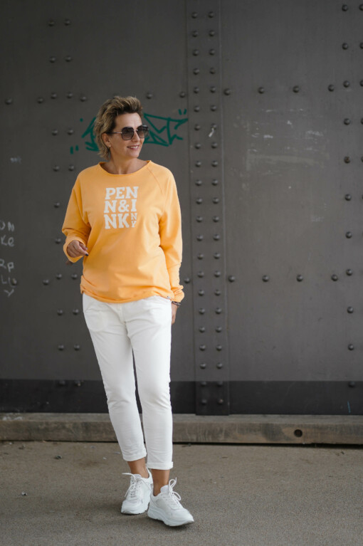 Soft Sweater "POLLY" orange/ecru (PI52) / Joggerhose “PRISKA” cremeweiss (FJ)