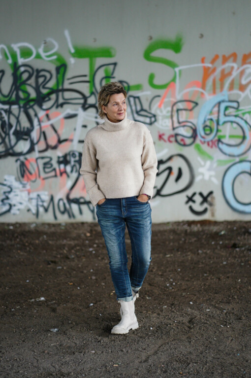 Rollkragen-Pulli "TAMIKA" beige (GW11) /  Jeans "DOLORES" stonewashed blue(H03)