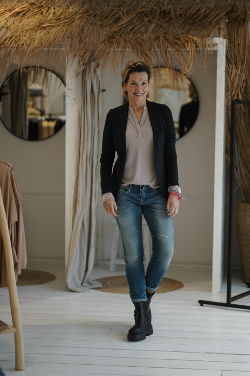 Longblazer "NOVA" black (PI02) / Blusenshirt "VALE" desert (HL07) / JEANS "SHYRA OD" mariana blue (HL26)