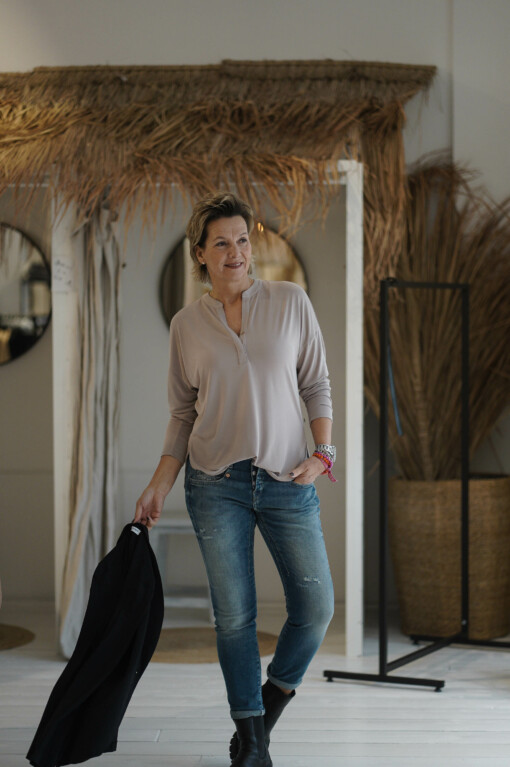 Longblazer "NOVA" black (PI02) / Blusenshirt "VALE" desert (HL07) / JEANS "SHYRA OD" mariana blue (HL26)