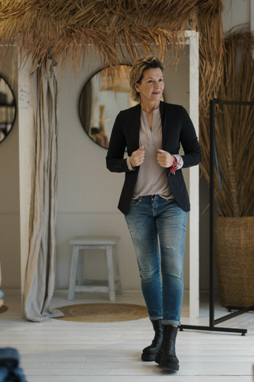 Longblazer "NOVA" black (PI02) / Blusenshirt "VALE" desert (HL07) / JEANS "SHYRA OD" mariana blue (HL26)