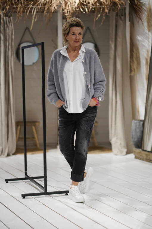 Strickcardigan “ROMI” hellgrau (GW212) /elastische Bluse “MAGDA” white (PI62)