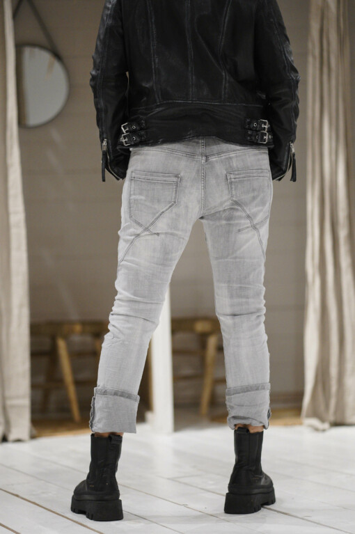 Jeans "SABINA" light grey (H17) /  Lederjacke "SHERYL" (GW43)