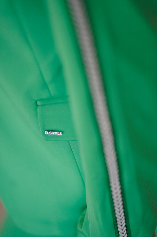 Ladies-Pants ” FANIE” jade green (ER59) / Trendiger Blazer “LYSANN” jade green (ER56) / Tanktop “DUNJA” white (10D39) / Sneaker “PARIS” – white (JB10)