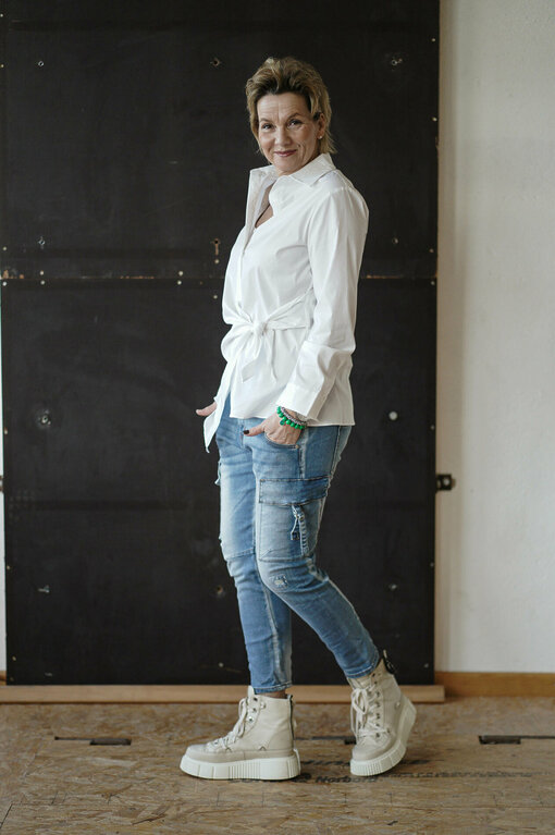 Jeans "TALLY" Jeansblau (H36) / Bluse "JODIE" white (HB04)