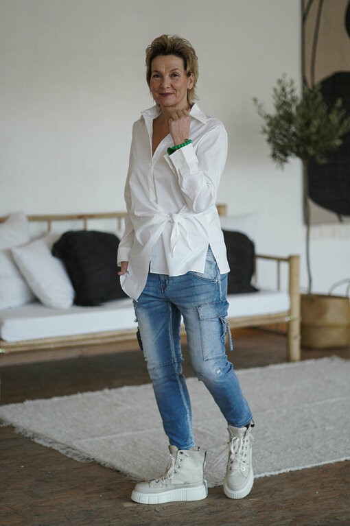 Jeans "TALLY" Jeansblau (H36) / Bluse "JODIE" white (HB04)