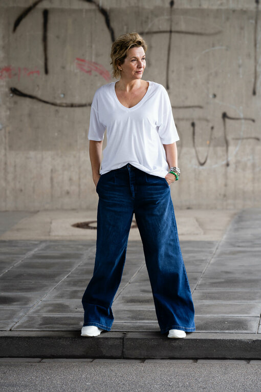 Shirt "STELLA" white (GB01) / Jeans "RYLEE" dark blue (GB03)