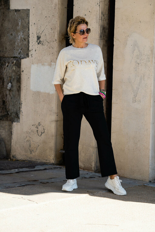 Sweater "BETTINA" soft white melange (10D50) /  Beach Jogger "EMILIA" black (10D02)