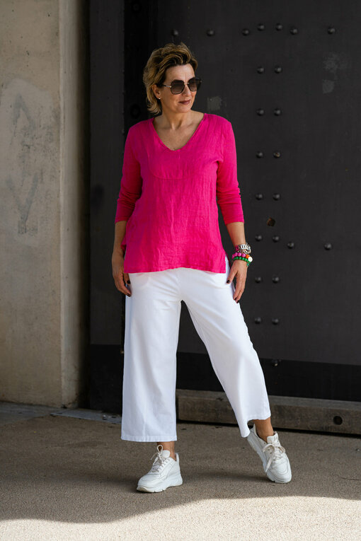 Strukturmix-Shirt “MICHELLE” pink (GW55) / Culotte-Joggerhose “PRIA” weiß (H40)