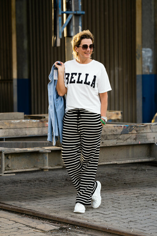 Statement Shirt “BELLA” ecru (ST08) / Sneaker “PARIS” – white (JB10) /
