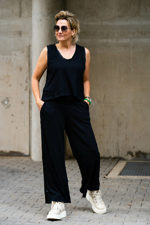 V-Neck Top “ELYSA” black (10D76) / Wide Leg Pants “ALEXIS” (10D52)