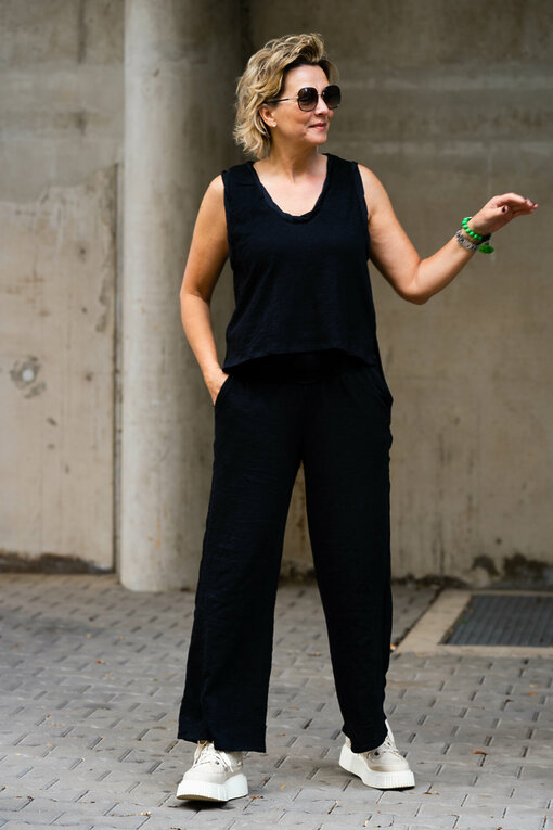 V-Neck Top “ELYSA” black (10D76) / Wide Leg Pants “ALEXIS” (10D52)