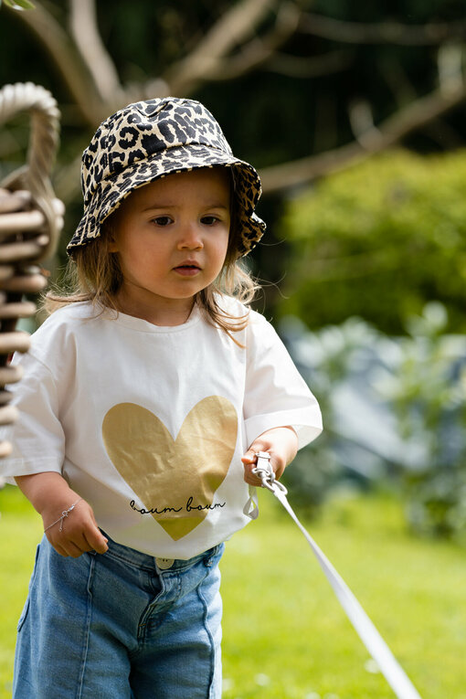 Mom & Kids Kurzarmshirt "LAYLA" ecru/gold (BA22/00) / Cooler Leo-Bucket-Hat für Kids “TYRA” leo (AS09)