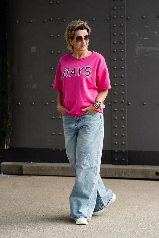 Kurzarm Sweater "ARIANE" pink (GW46) / Wide Leg Jeans “KALEA” – lagoon blue (ER62)
