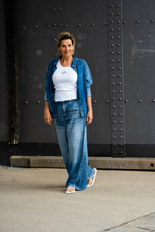 Bluse in Jeans- Optik "BELLA" (GB10) / Tanktop "AUDREY" (GB02)/  Pants in Jeans- Optik "JADE" (GB11)