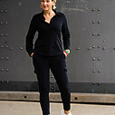 Bequeme Cargo-Pants “KARIN” black (TQ04) / Elastische Hemdbluse “REA” black (TQ02)