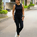 Hochwertiges Top “AMBER” black (TQ03) /  Bequeme Cargo-Pants “KARIN” black (TQ04)