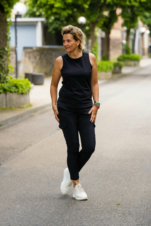 Hochwertiges Top “AMBER” black (TQ03) /  Bequeme Cargo-Pants “KARIN” black (TQ04)