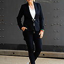 Bequeme Cargo-Pants “KARIN” black (TQ04) / Spitzen-Top “ANCONA” offwhite (DZ06) / Blazer “INGRID” black (TQ01)