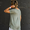 Kurzarmshirt “SABINE” khaki (BA37) /Joggerhose “PRISKA” weiß (FJ)