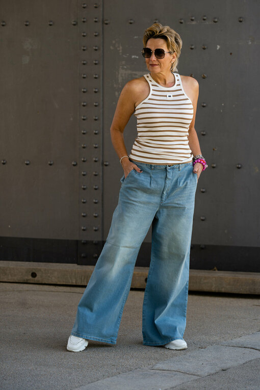 Tanktop “DAMARIS” ecru/cedar brown (10D94) / Wide Leg Jeans “RYLEE” – vintage blue (GB08)