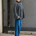 Oversized Strickpullover “FANJA” black (CC07) / Wide Leg Jeans “YIBBI” dark blue (H36)