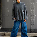 Oversized Strickpullover “FANJA” black (CC07) / Wide Leg Jeans “YIBBI” dark blue (H36)