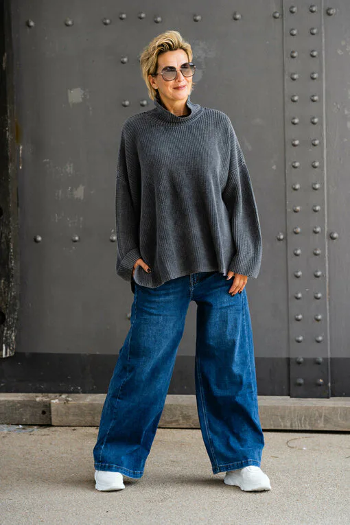 Oversized Strickpullover “FANJA” black (CC07) / Wide Leg Jeans “YIBBI” dark blue (H36)