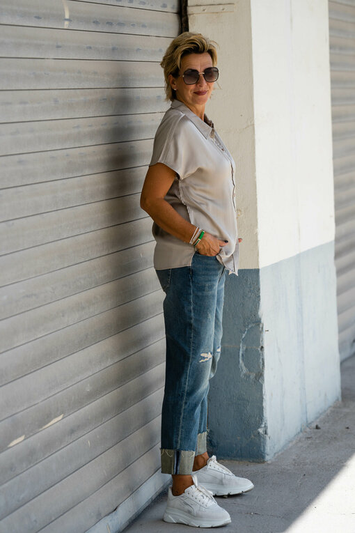 Feine Bluse “PETITE BUTTONS” light taupe/solit (MSC08) / Jeans “JENNY” – ocean blue (ER90)
