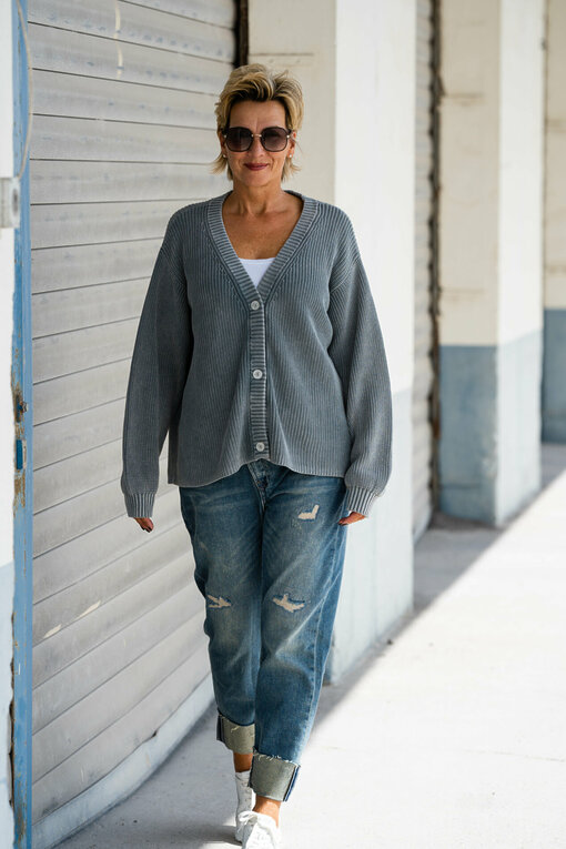 Oversized Cardigan “KRISTI” grey (CC06) / Jeans “JENNY” – ocean blue (ER90)