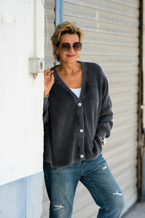 Oversized Cardigan “KRISTI” black (CC06)/ Jeans “JENNY” – ocean blue (ER90)
