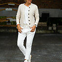 Strickjacke “PAULINA” beige (GW27)/ Joggerhose “PRISKA” cremeweiß (FJ)/ Basicshirt “ALMA” wollweiß (BA56)