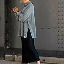 Oversized Strickpullover “FANIA” grey (CC07) / Edler Glanzrock “SENA” schwarz (R07)
