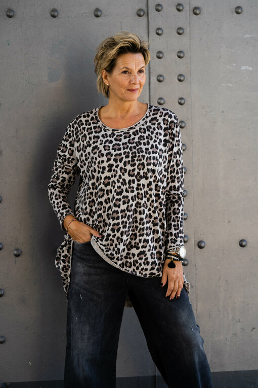 Leo-Langarmshirt “BRITTA” leo (BA07) / Jeans “KALEA” – silent great grey (ER20)