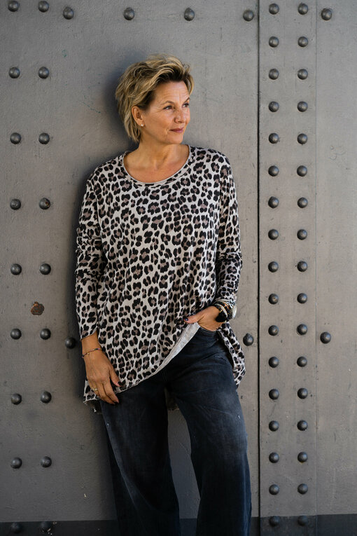 Leo-Langarmshirt “BRITTA” leo (BA07) / Jeans “KALEA” – silent great grey (ER20)