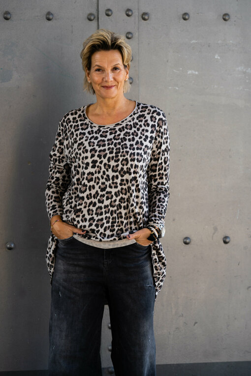 Leo-Langarmshirt “BRITTA” leo (BA07) / Jeans “KALEA” – silent great grey (ER20)