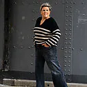 Alpakamix Strickpullover “VANA” black/ light latte (10D64) /  Jeans “KALEA” – silent great grey (ER20)
