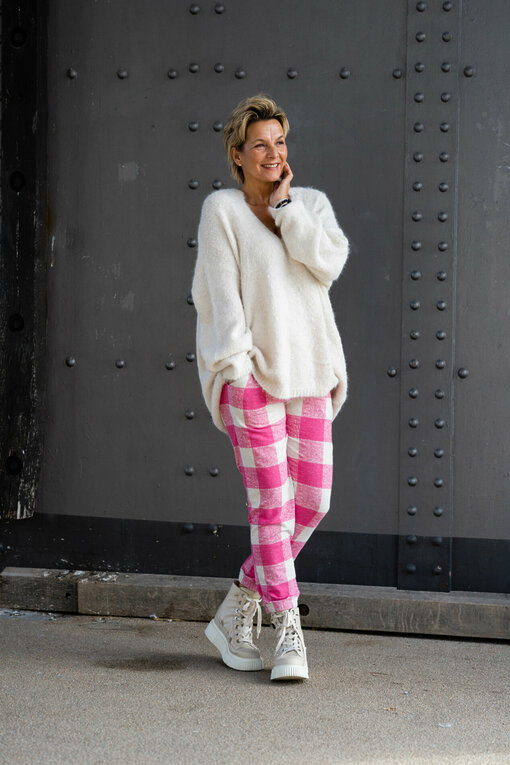 Regular Fit Cropped Jogger “KALINKA” bright pink (10D66) / Oversized Strickpullover “CAROLINE” creme (GW229)